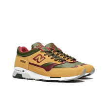 Load image into Gallery viewer, Size 7 - NEW BALANCE 1500 Vision &quot;Made in England&quot; Tan Olive Red

