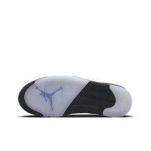 Load image into Gallery viewer, Size 10.5  - Jordan 5 Concord
