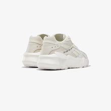 Load image into Gallery viewer, Size 6- Reebok Aztrek Double x 10 Corso Como Chalk
