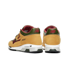 Load image into Gallery viewer, Size 7 - NEW BALANCE 1500 Vision &quot;Made in England&quot; Tan Olive Red
