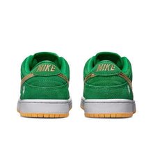 Load image into Gallery viewer, Size 7 - Nike SB Dunk Low Pro St. Patrick&#39;s Day
