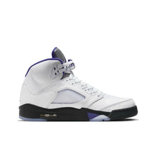 Load image into Gallery viewer, Size 10.5  - Jordan 5 Concord
