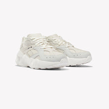Load image into Gallery viewer, Size 6- Reebok Aztrek Double x 10 Corso Como Chalk
