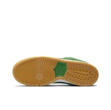 Load image into Gallery viewer, Size 7 - Nike SB Dunk Low Pro St. Patrick&#39;s Day
