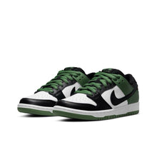 Load image into Gallery viewer, Size 9 - Nike Dunk Pro SB Low Classic Pine Green

