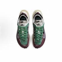 Load image into Gallery viewer, Size 10 - Nike sacai x VaporWaffle SP Villain Red
