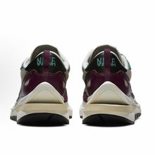 Load image into Gallery viewer, Size 10 - Nike sacai x VaporWaffle SP Villain Red
